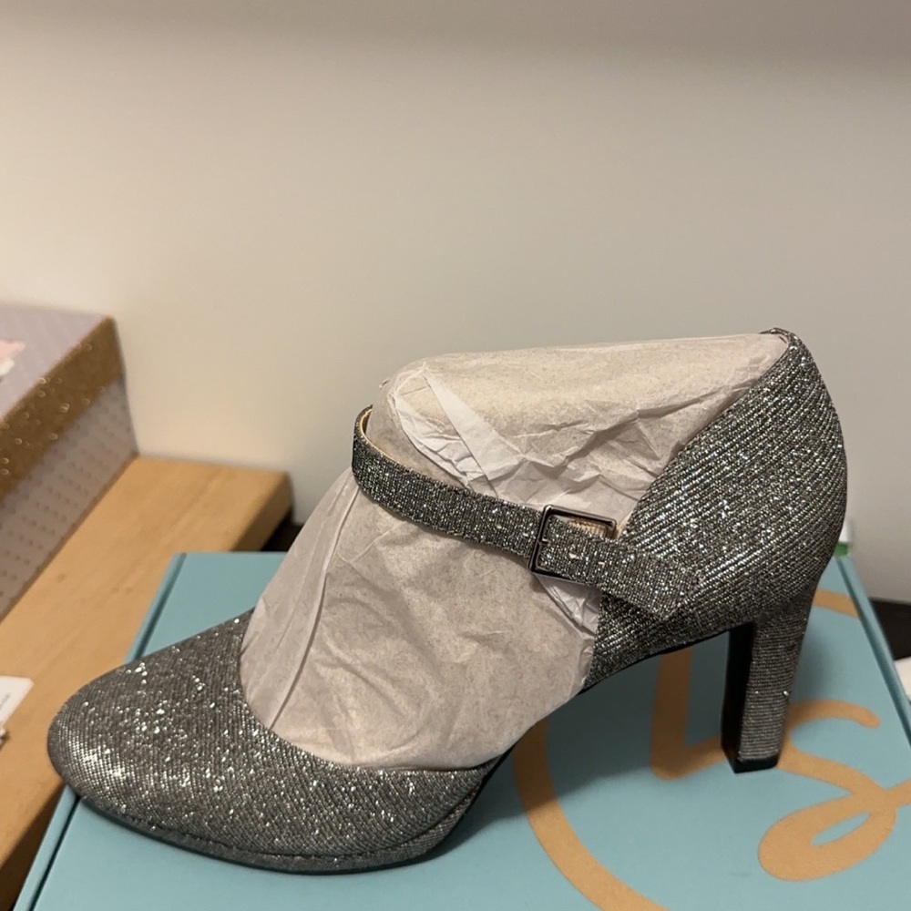 NWT wedding shoes size 11